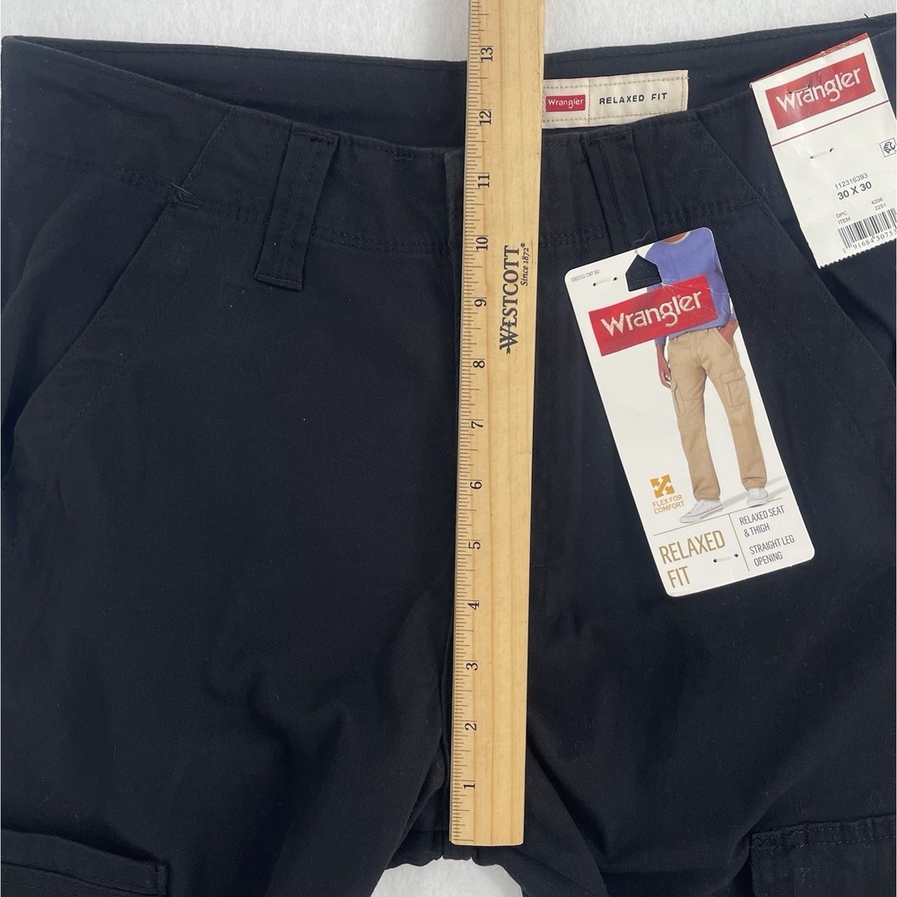 Wrangler Relaxed Fit Cargo Pants Mens 30x30 Black Flex Tech Pocket NWT - Picture 7 of 9